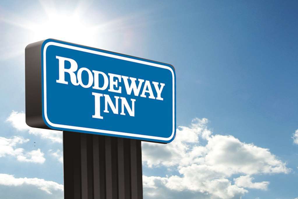 Rodeway Inn South Hutchinson Exterior photo
