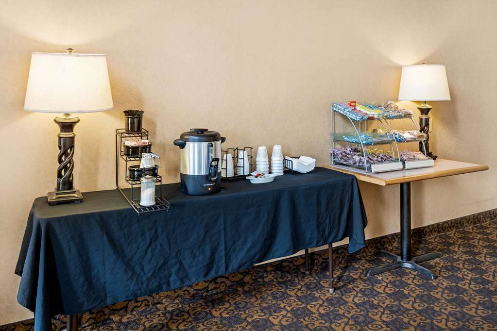 Rodeway Inn South Hutchinson Restaurant photo