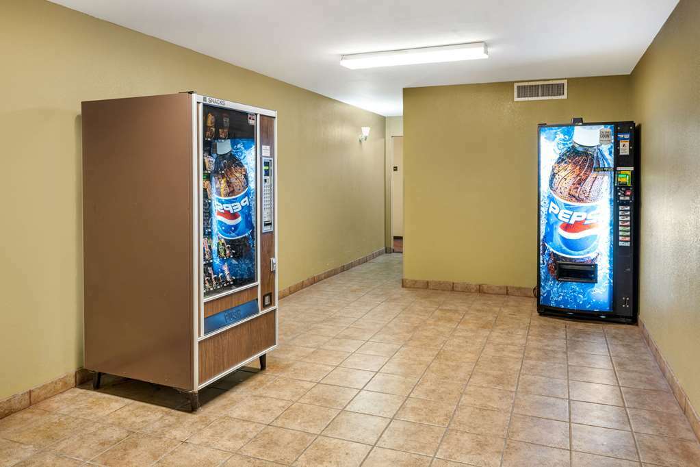 Rodeway Inn South Hutchinson Amenities photo